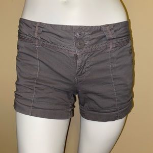 Med grey shorts